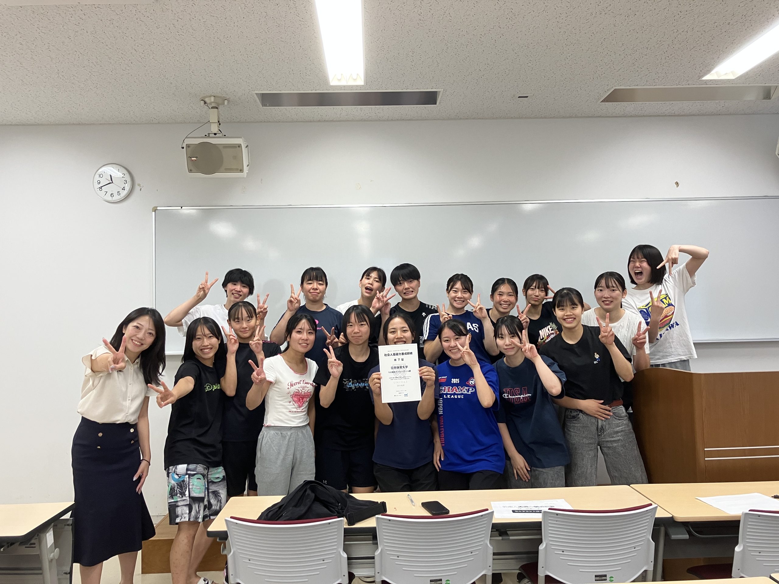 日本体育大学 <<社会人基礎力養成研修>>9人制女子バレーボール部(17名)